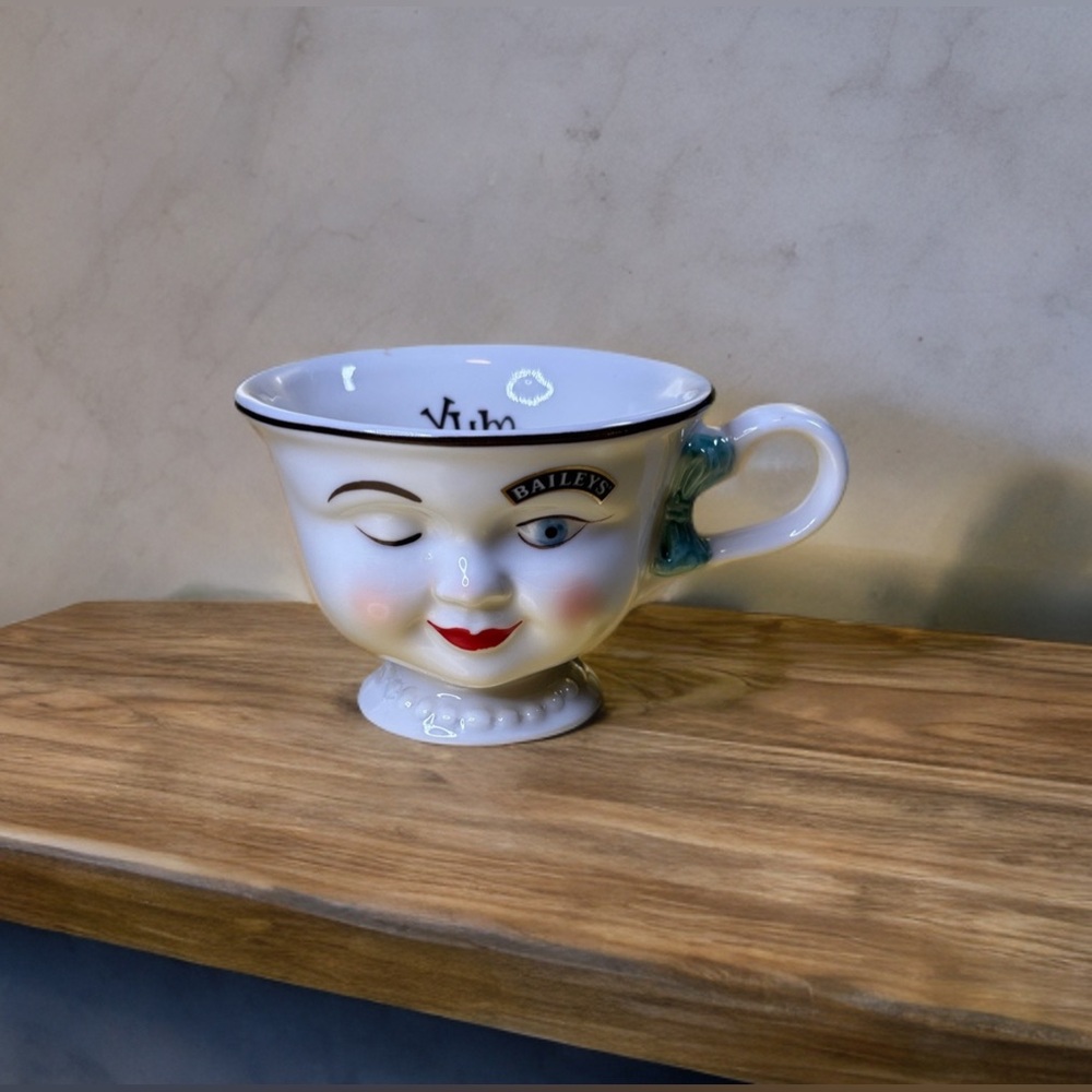 Vintage Baileys Irish Cream "Mrs. Yum" winking face ceramic mug/cup
